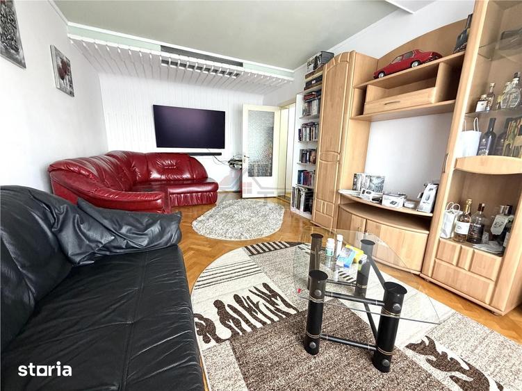 Apartament cu 3 camere decomandat în Nicolina