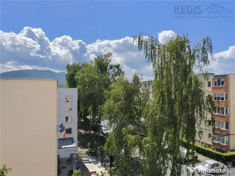 Apartament cu 4 camere decomandat în Sud