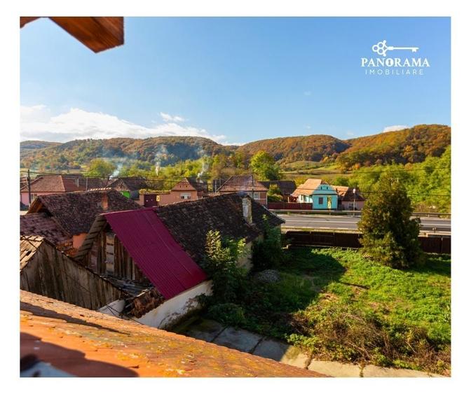Casă individuală cu 8 camere cu Canalizare în Saschiz