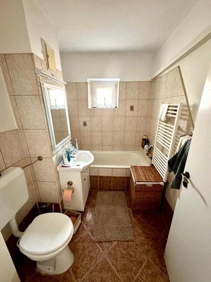 Apartament cu 3 camere decomandat în Girocului