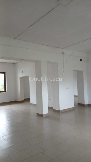 Inchiriez parterul unui spatiu comercial in Novaci, Gorj, in suprafata de aproximativ 150 mp. Relatii la telefon +40764369692 .