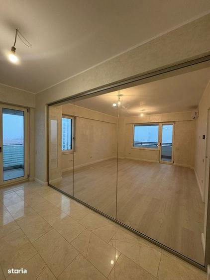 Apartament cu 7 camere decomandat în Breazu