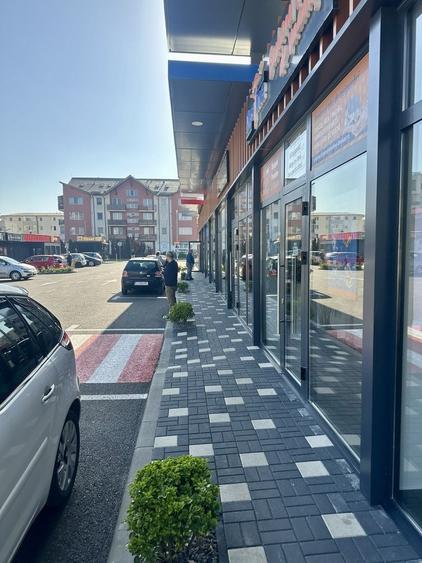 Spațiu comercial, în Florești