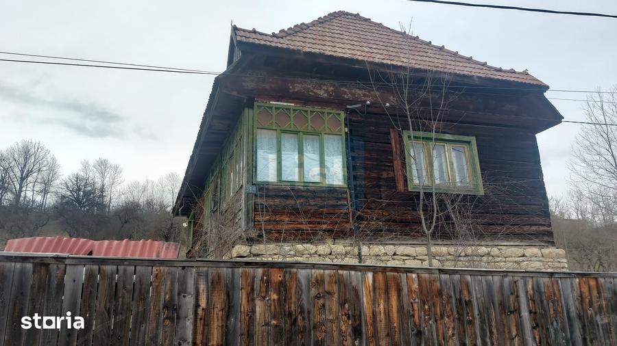 Casă cu 2 camere cu Teren 2295 Mp în Mărgău