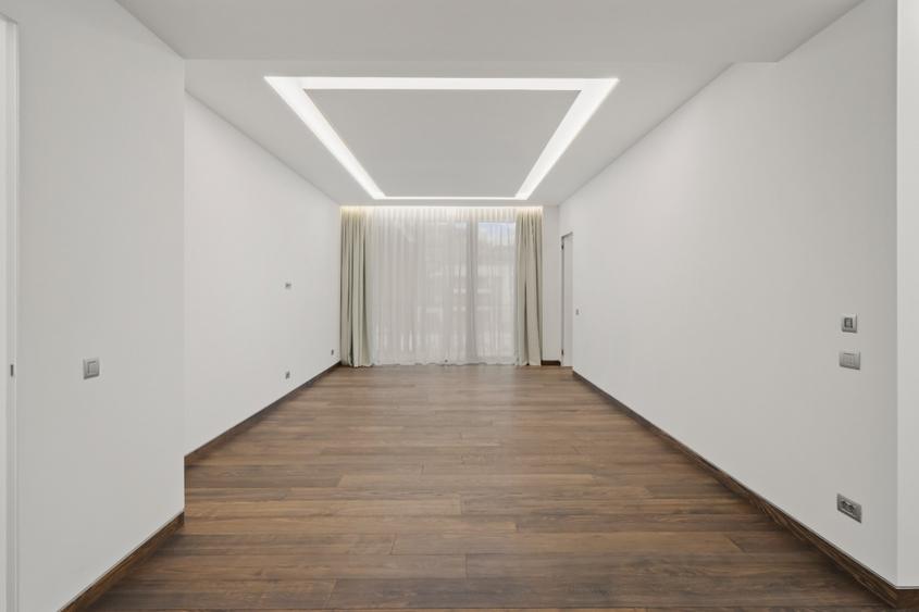 Apartament cu 5 camere decomandat în Arcul de Triumf