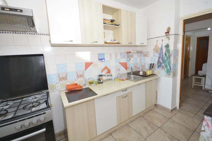 Apartament cu 3 camere decomandat în Giurgiului