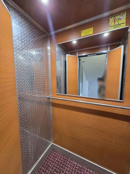 Apartament cu 3 camere semidecomandat în Bucur Obor