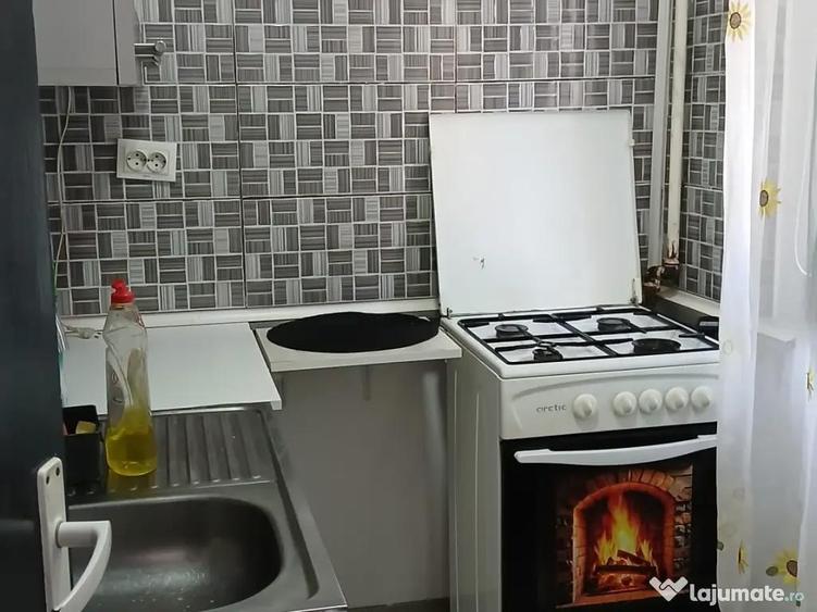 Garsonieră decomandată în Central