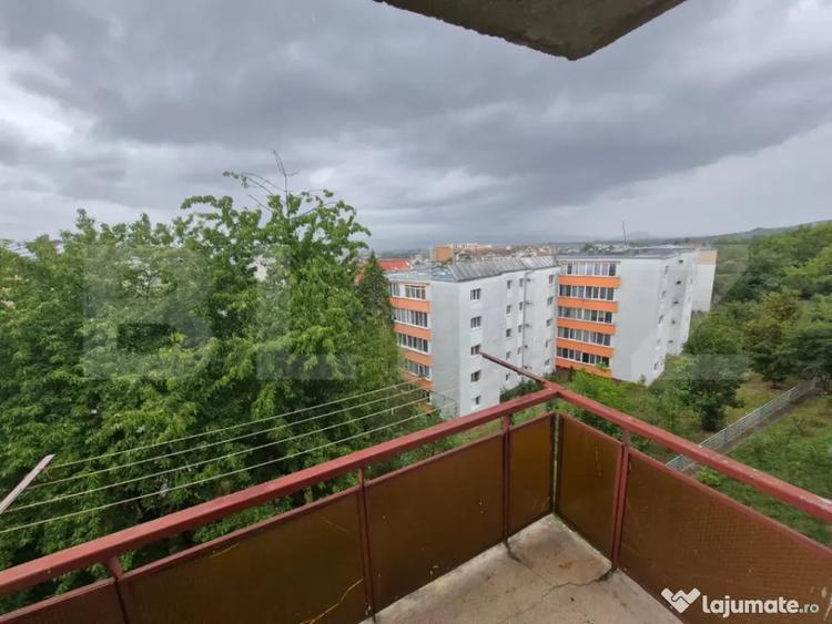Apartament cu 2 camere semidecomandat, mobilat în Trident