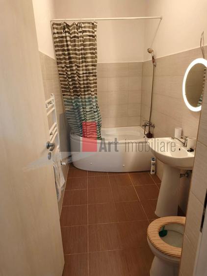 Apartament cu 2 camere semidecomandat în Metalurgiei