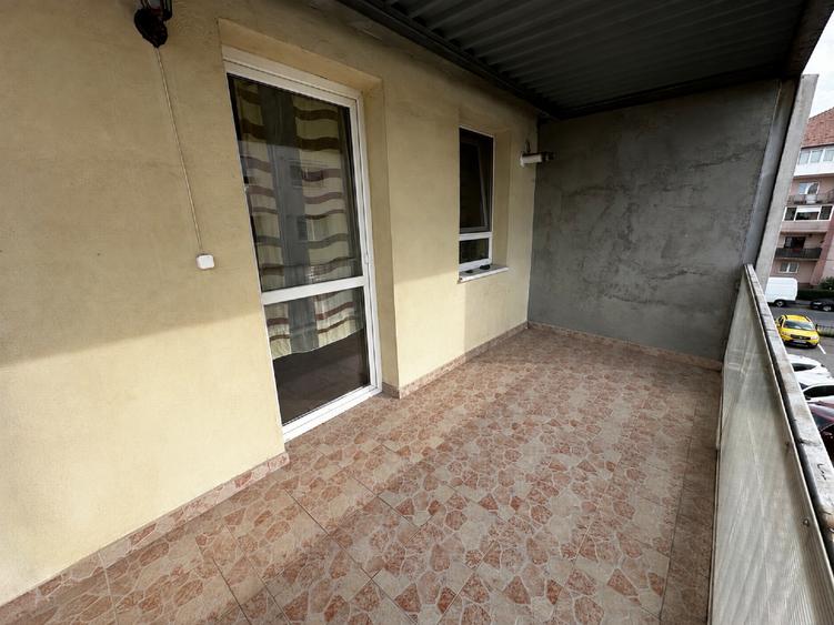 Apartament cu 4 camere decomandat în Terezian