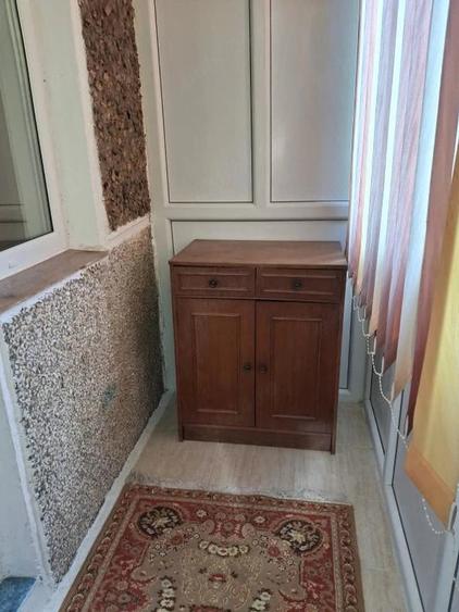 Inchiriez ap.de 2 camere , semidecomandat. - 2