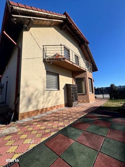 Casă cu 7 camere cu Teren 960 Mp în Pielești