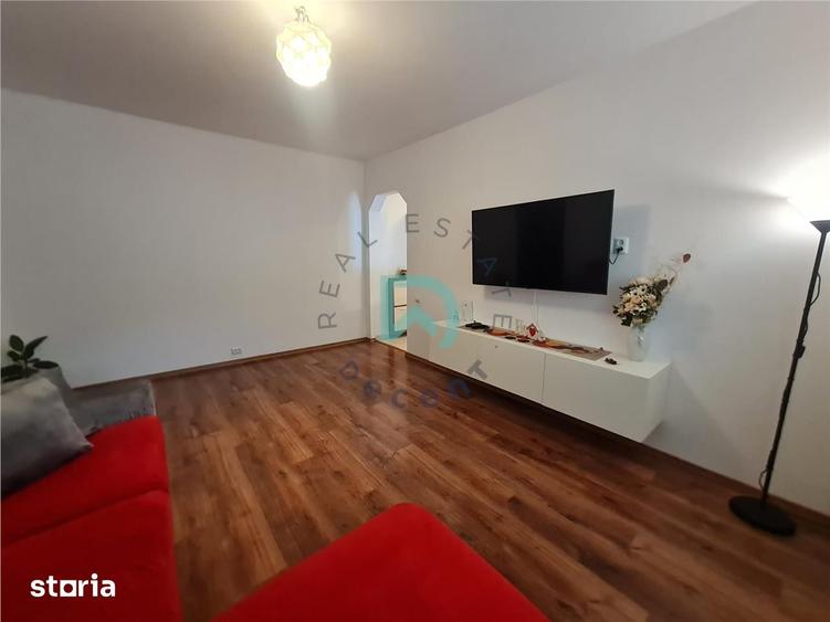 Apartament cu 3 camere semidecomandat, mobilat în Astra