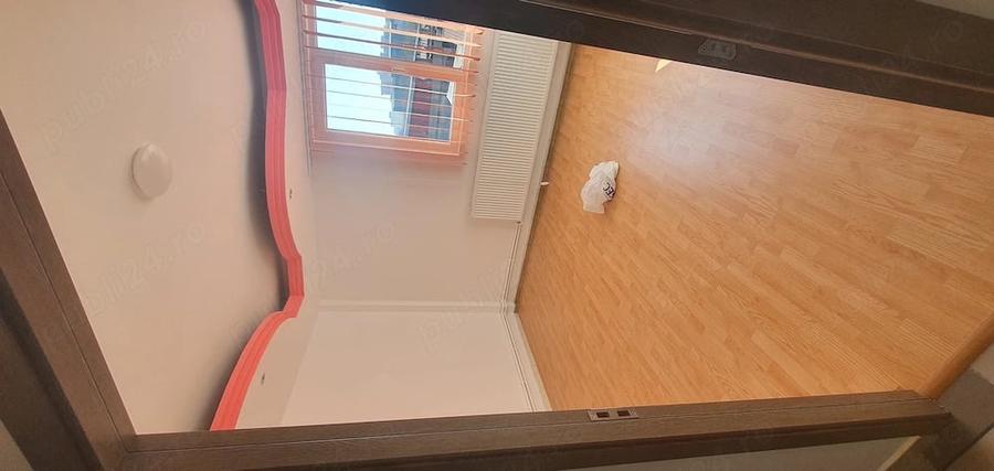 Apartament cu 4 camere decomandat în Fundeni