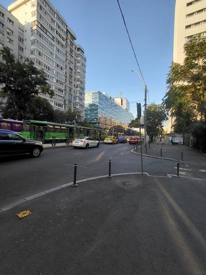 Apartament cu 3 camere decomandat în P-ța Victoriei
