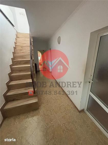 Casă cu 10 camere cu Teren 600 Mp în Ultracentral