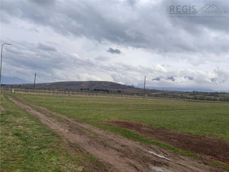 Teren de 2396 mp, în Zărnești