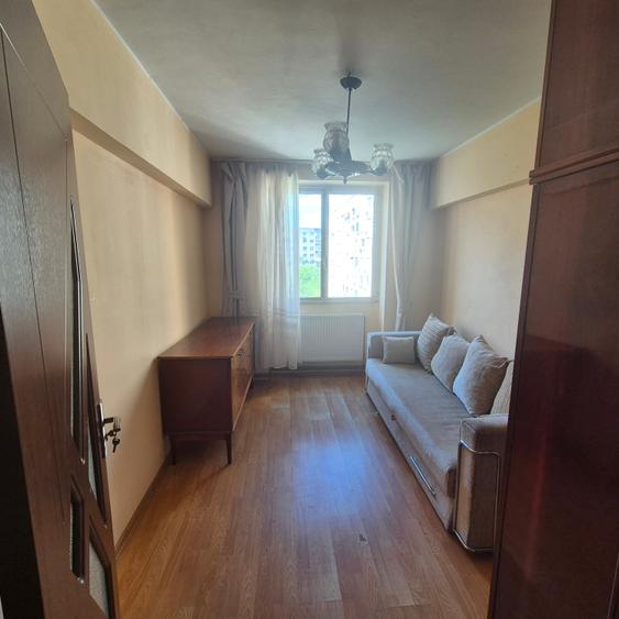 Apartament cu 3 camere decomandat în Tineretului