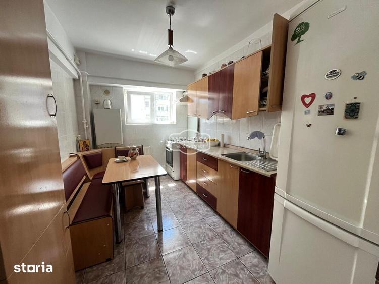 Apartament cu 3 camere decomandat în Central