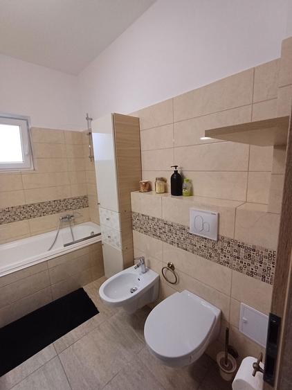 Apartament cu 2 camere decomandat în Tractorul
