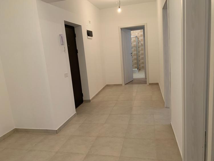 Apartament cu 3 camere decomandat în Berceni