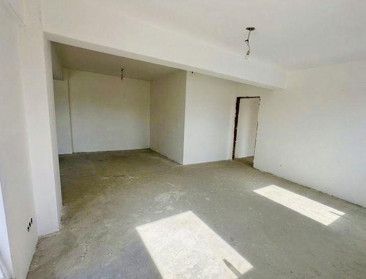 Apartament cu 3 camere decomandat în Aviației