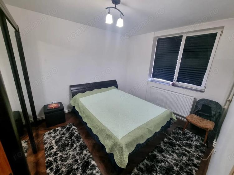 Apartament cu 3 camere semidecomandat în Abator