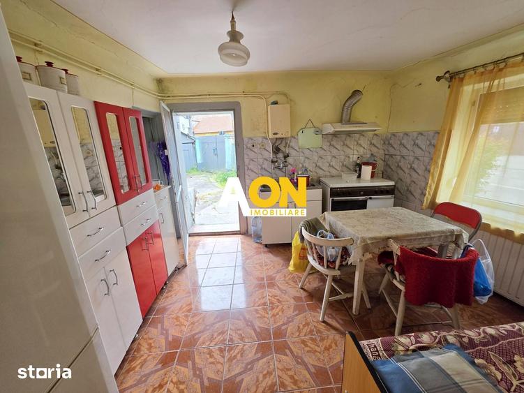 Casa veche cu 3 camere, 259 mp teren, la asfalt, zona Prefectura - 1