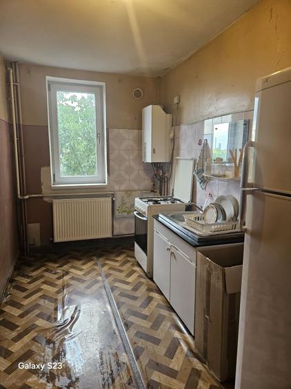 Apartament cu 3 camere decomandat în Exterior Vest