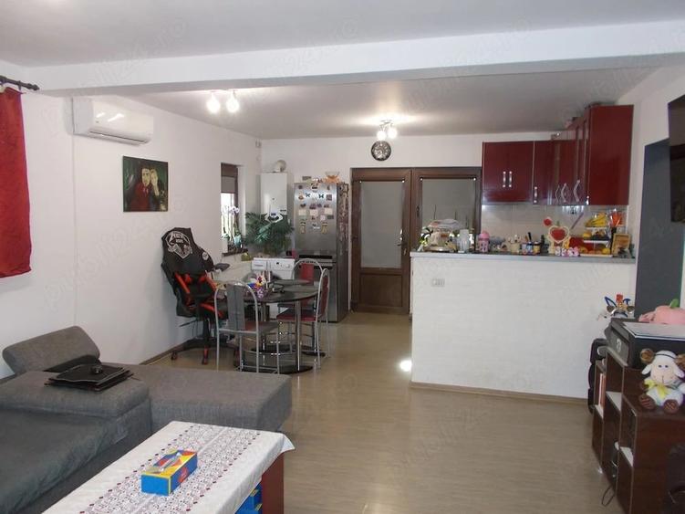 Casă cu 6 camere cu Teren 250 Mp în Braytim