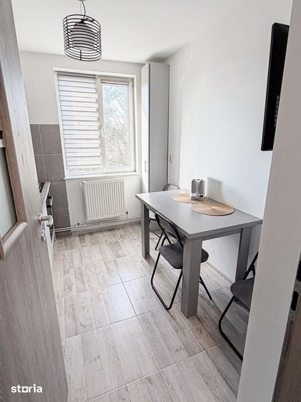 Apartament cu 3 camere semidecomandat în Ceair