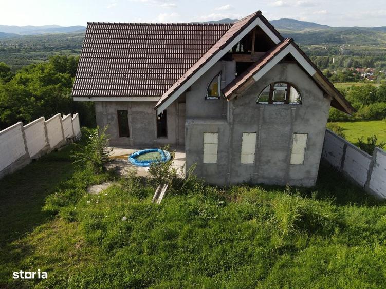 Casă cu 4 camere în Măgura