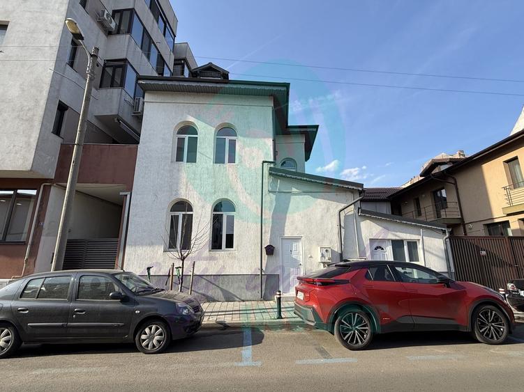 Casă individuală cu 4 camere cu Canalizare în Eminescu