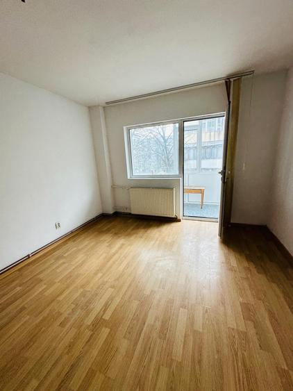 OPORTUNITATE DE INVESTIȚIE: Apartament 3 camere, 2 băi, et. 2, bloc 1980 - Dacia - 5