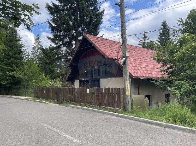Casă individuală cu 6 camere cu Teren 400.7200012207 Mp în Cioplea