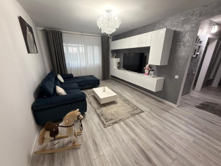 Apartament cu 3 camere decomandat, mobilat în Gării