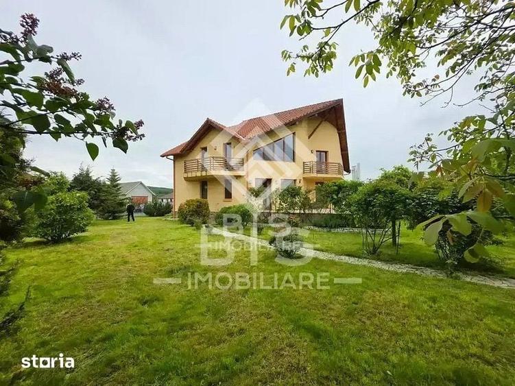 Casă cu 6 camere cu Teren 1200 Mp în Unirea