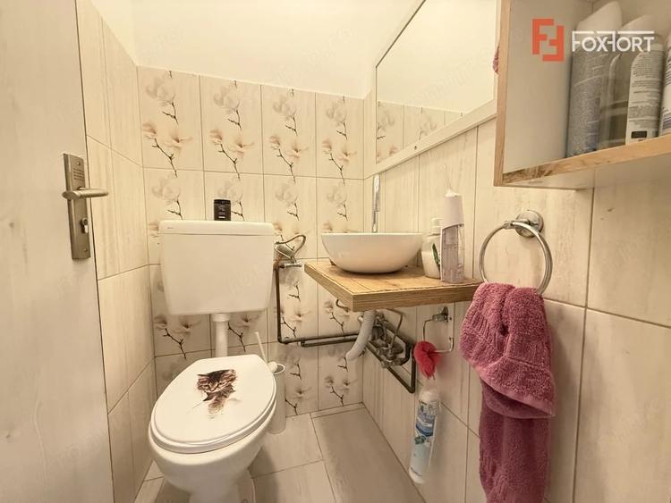 Apartament cu 3 camere semidecomandat în Lipovei