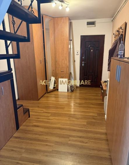 Apartament cu 3 camere semidecomandat, mobilat în Păcii