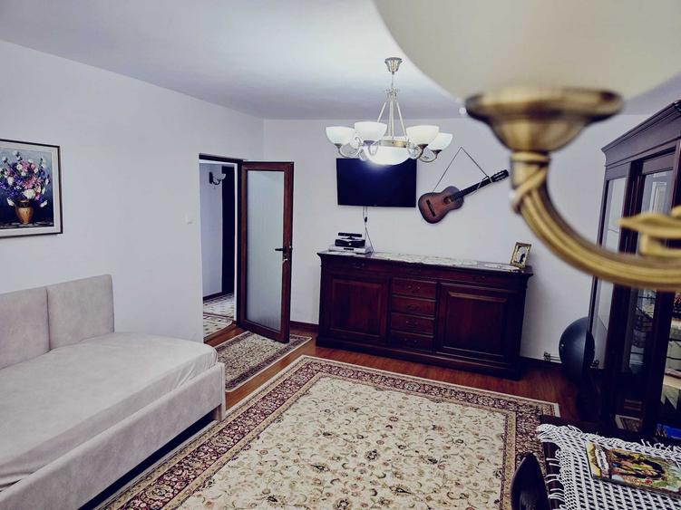 Apartament cu 3 camere decomandat în Central