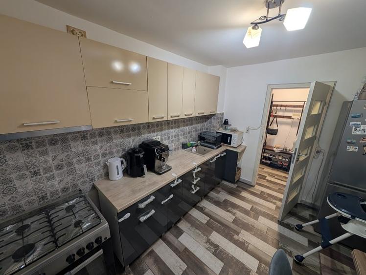 Apartament cu 3 camere decomandat, mobilat în Soarelui