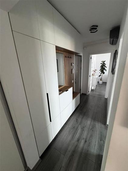 Apartament cu 3 camere decomandat, mobilat în Vasile Aaron