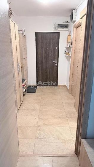 Apartament cu 4 camere decomandat în Drumul Taberei