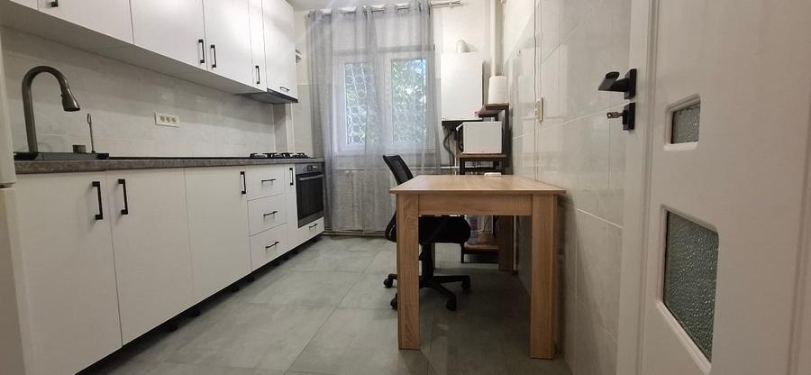 Apartament cu 3 camere decomandat, mobilat în Rahova