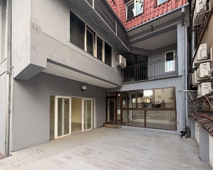 Casă cu 4 camere în Floreasca