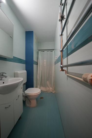 Apartament cu 4 camere decomandat, mobilat în Victoriei
