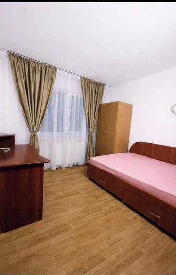 Apartament cu 3 camere semidecomandat în Dacia