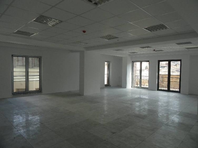 Birou, de 438 mp, în Dacia