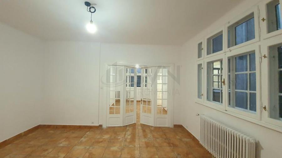 Apartament cu 4 camere decomandat în P-ța Romană
